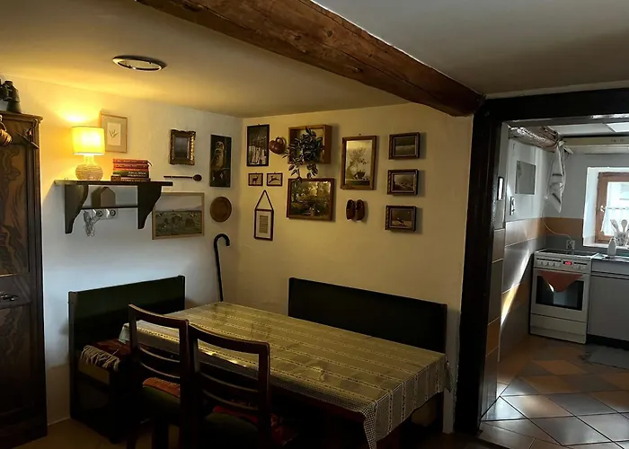 \'Monas\' House