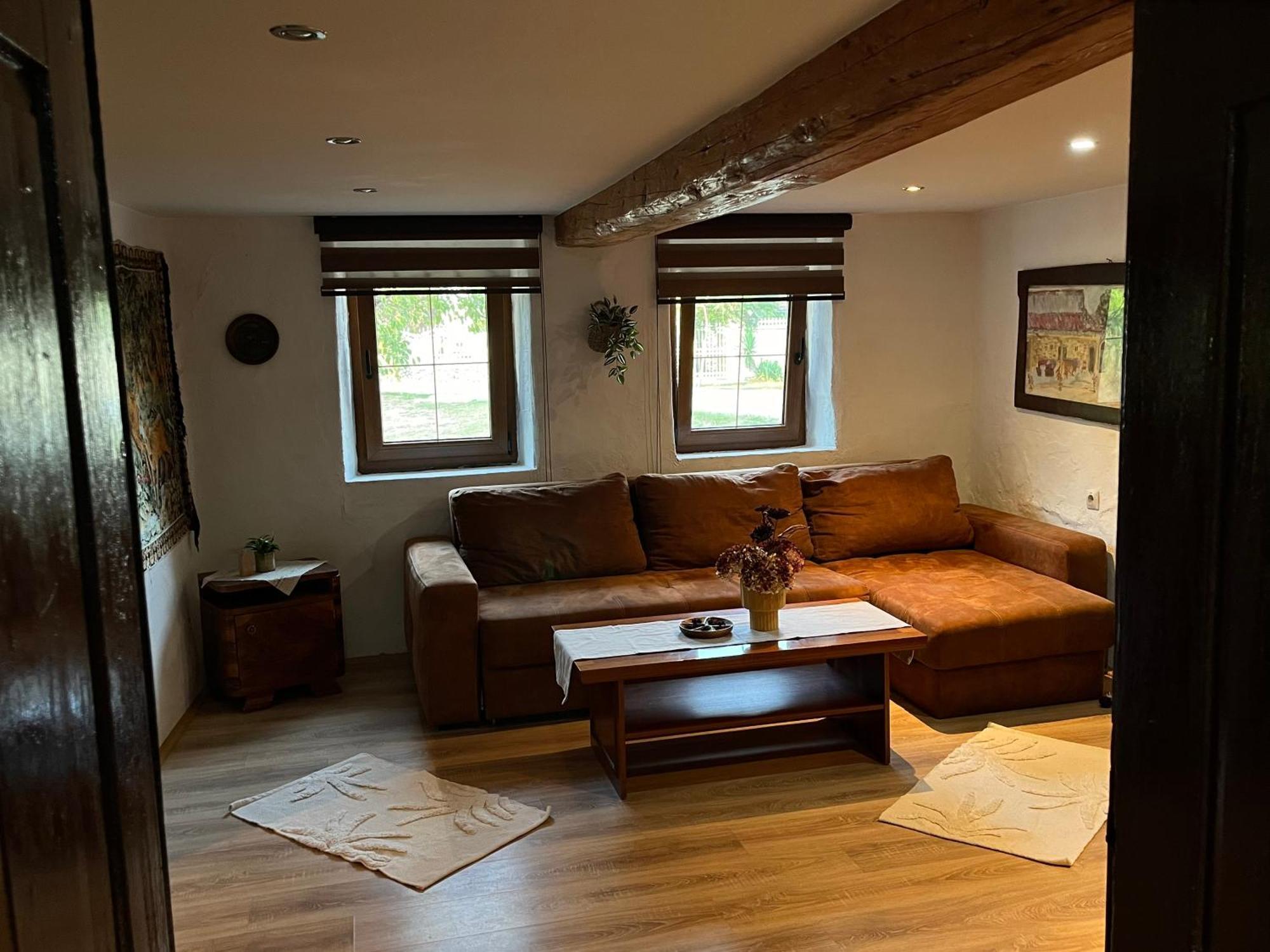 'monas' House Backi Monostor